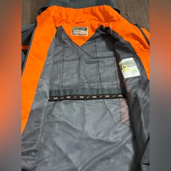 Nike Jacket - Picture 7 of 11